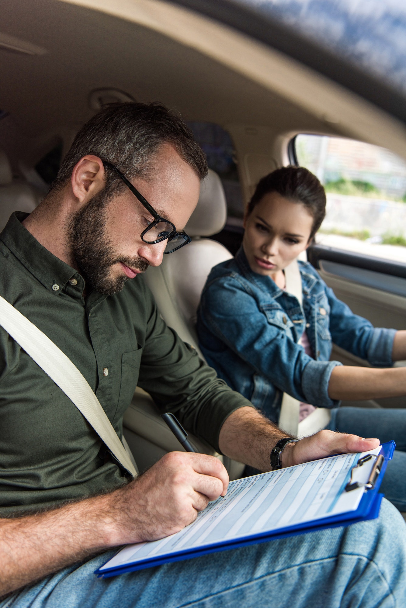 teacher-writing-something-to-clipboard-during-driving-test.jpg teacher-writing-something-to-clipboard-during-driving-test.jpg